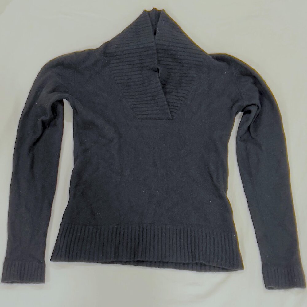 Black 100% cashmere sweater